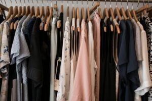Read more about the article Why a Simple Wardrobe Matters at Work
