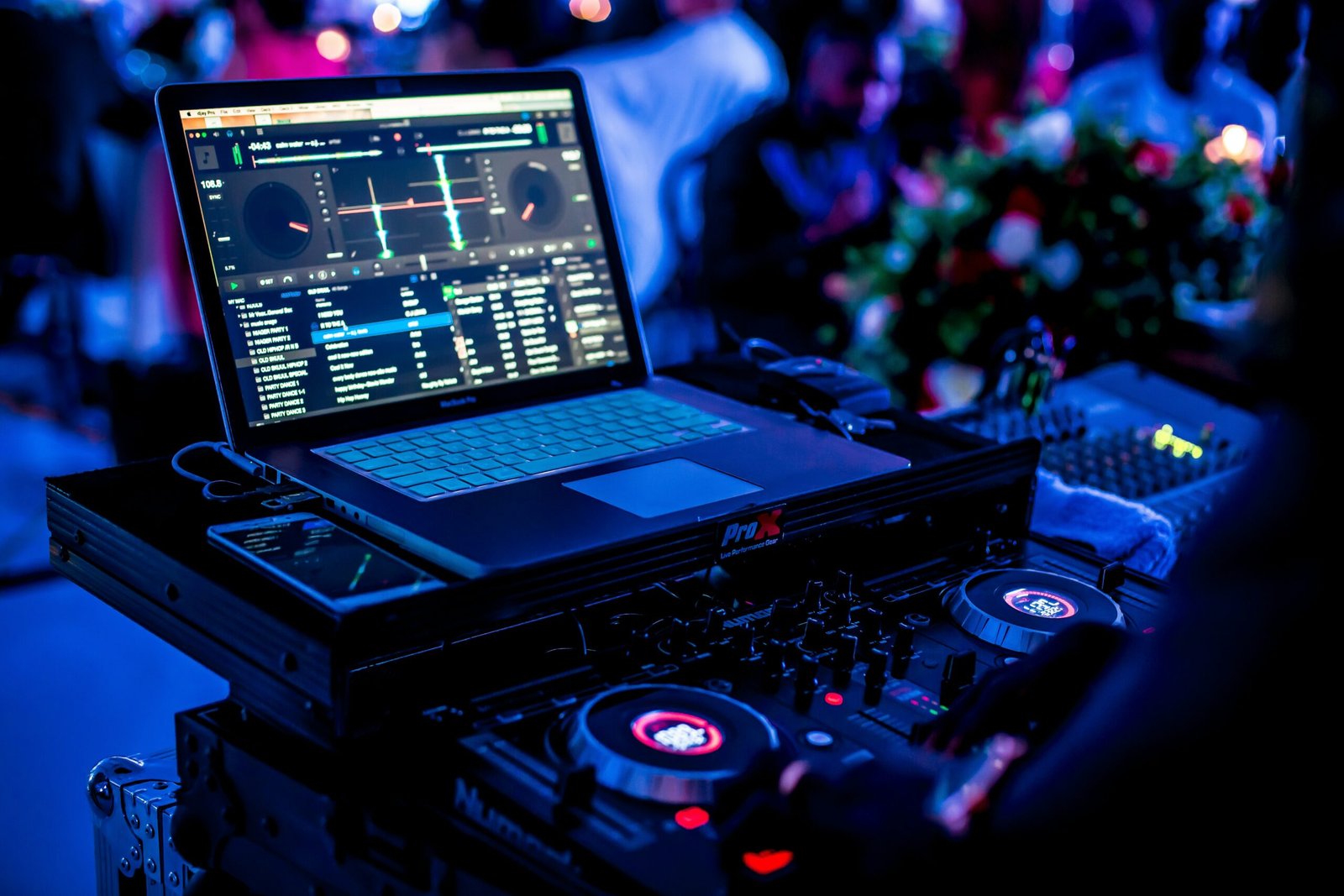 Read more about the article Mix Like a Pro: Why Equipment Matters